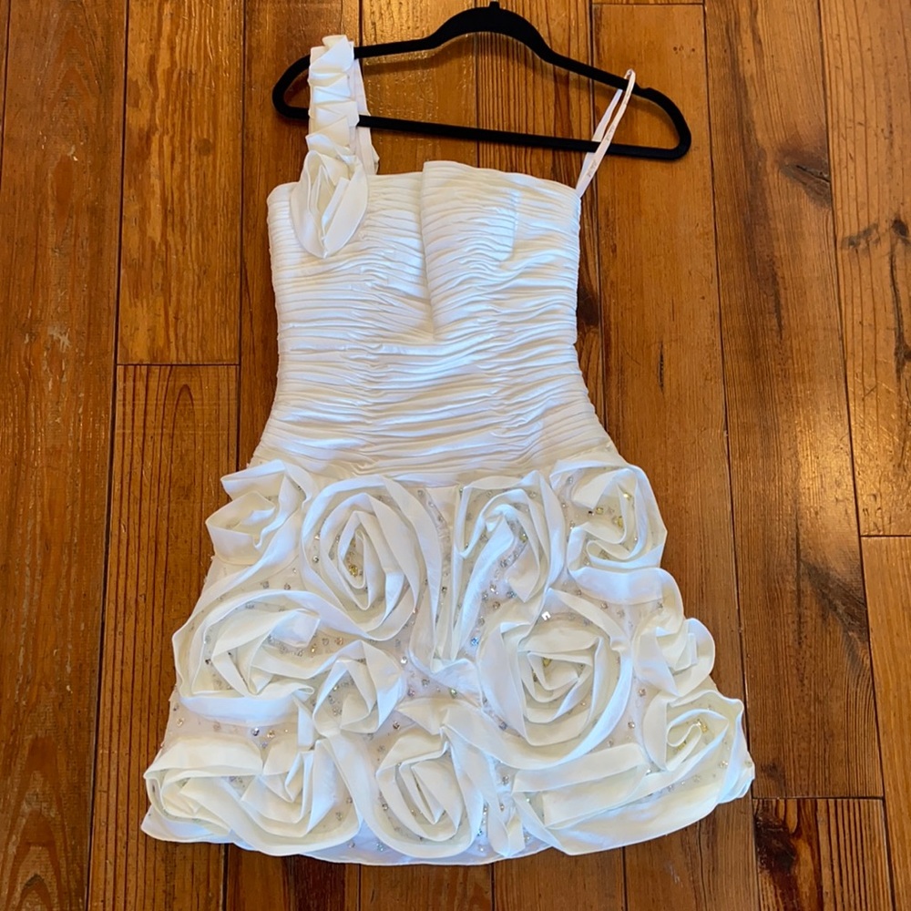 Alisha Hill White One Strap Prom Dress Size: 2🤍
